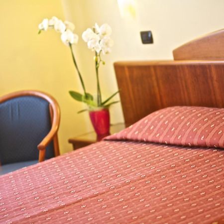 Lo Scacciapensieri Hotel & Restaurant モンテローニ・ディ・レッチェ エクステリア 写真
