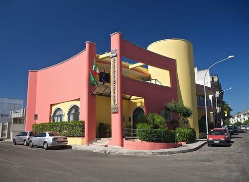 Lo Scacciapensieri Hotel & Restaurant モンテローニ・ディ・レッチェ エクステリア 写真