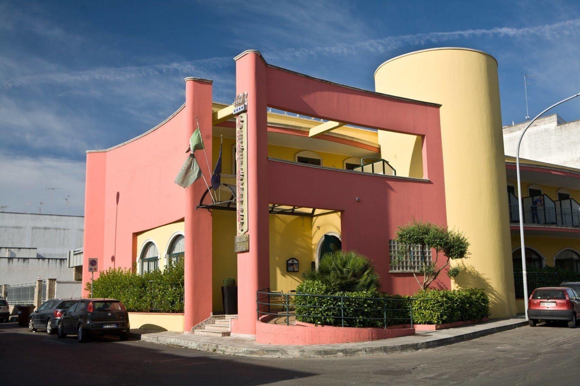 Lo Scacciapensieri Hotel & Restaurant モンテローニ・ディ・レッチェ エクステリア 写真