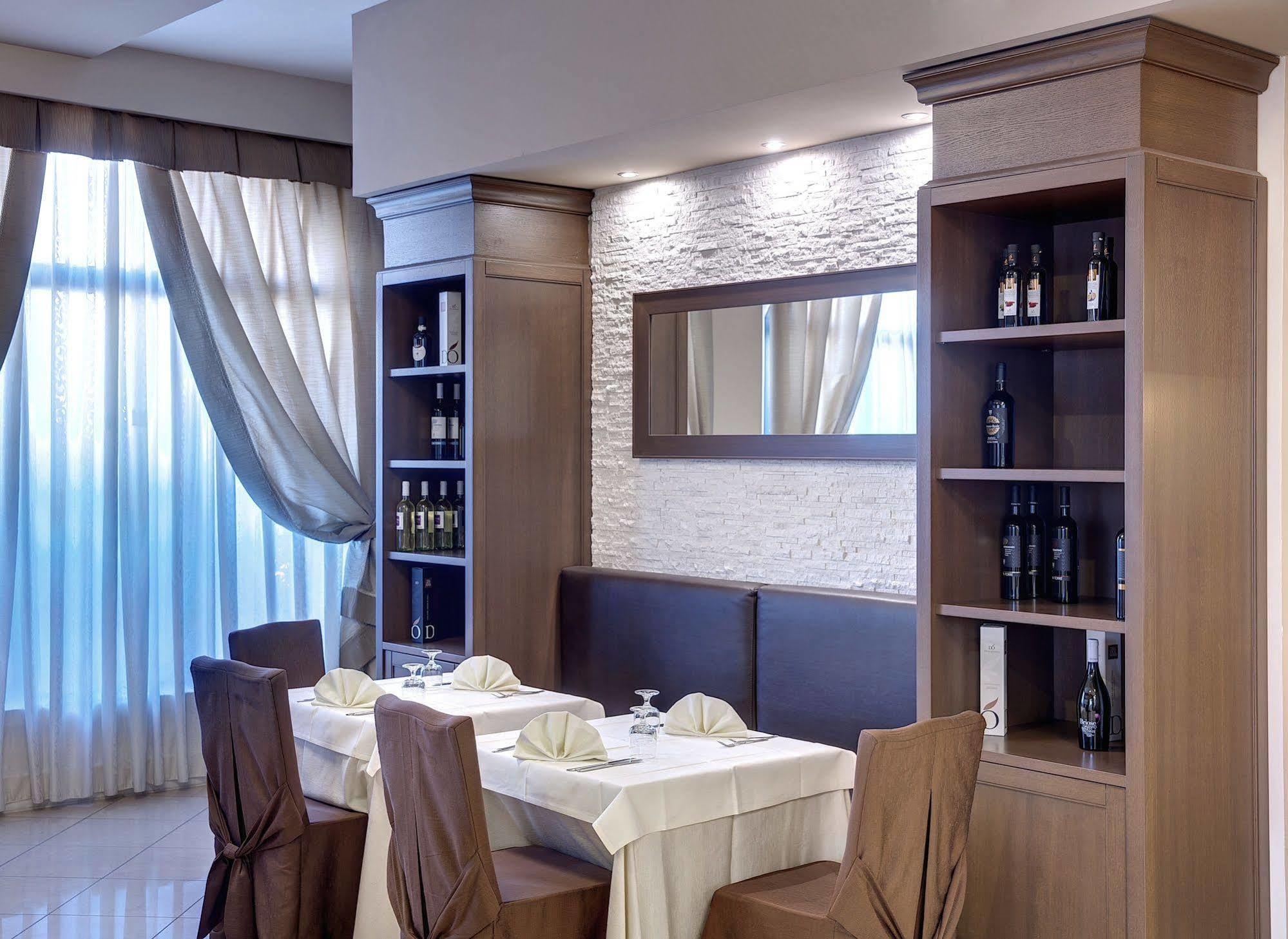 Lo Scacciapensieri Hotel & Restaurant モンテローニ・ディ・レッチェ エクステリア 写真