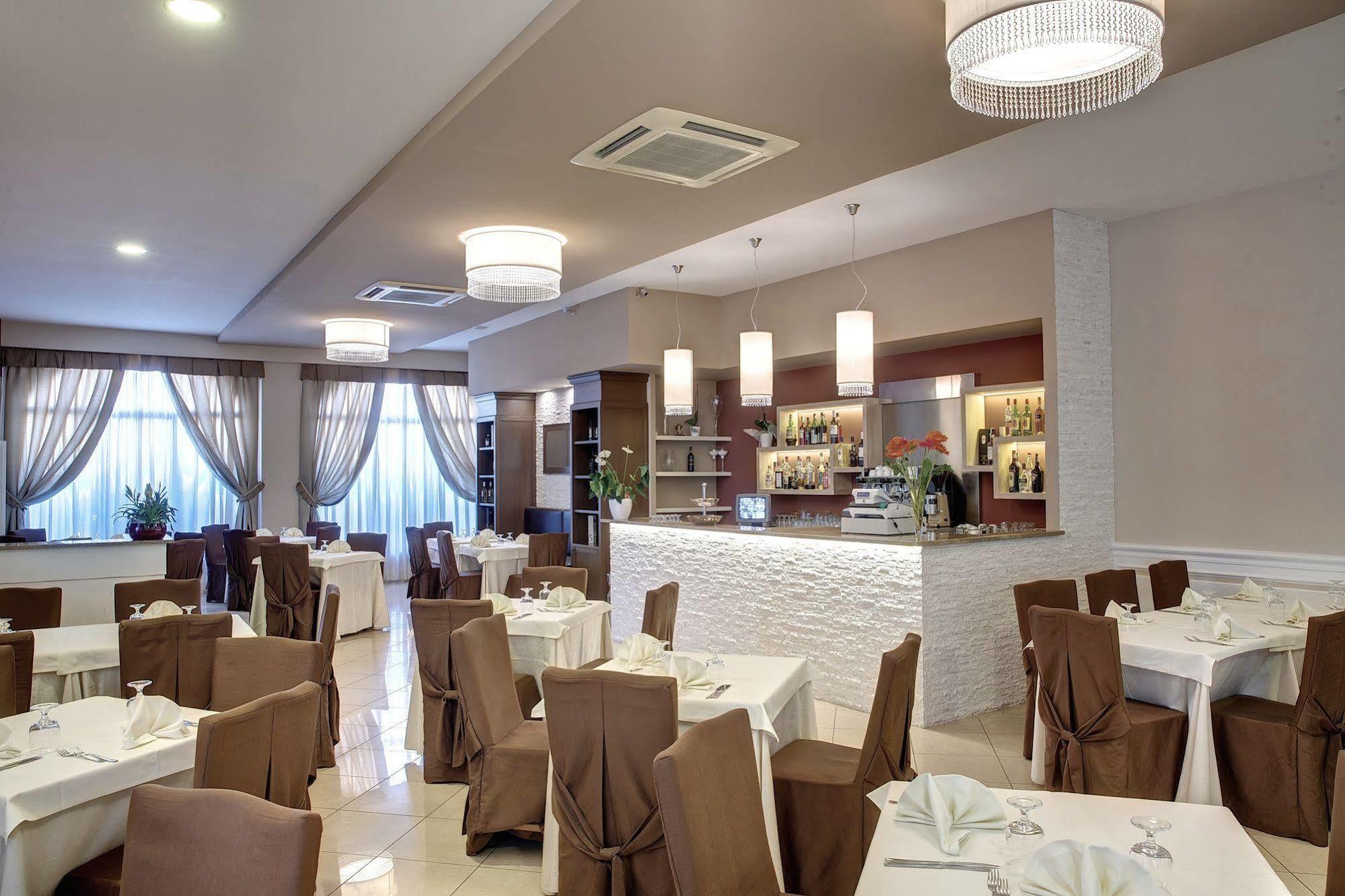 Lo Scacciapensieri Hotel & Restaurant モンテローニ・ディ・レッチェ エクステリア 写真