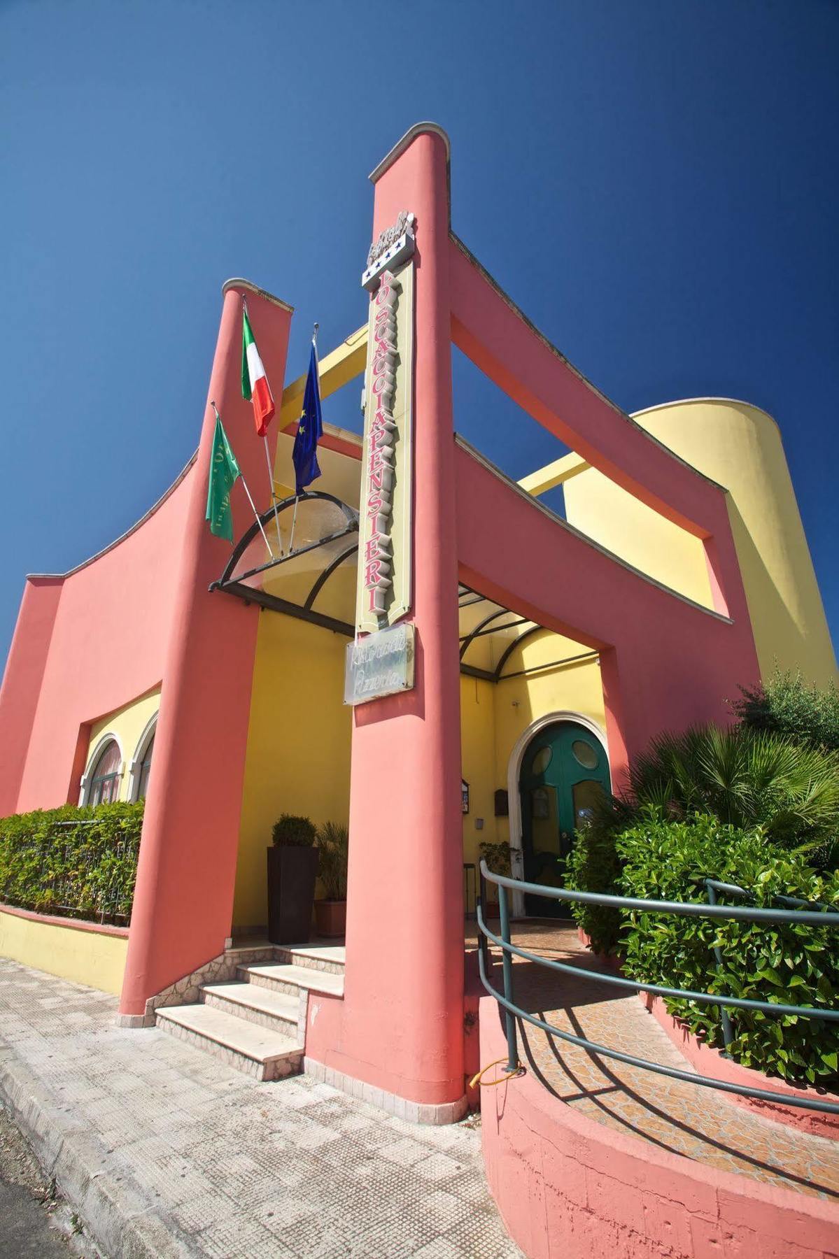 Lo Scacciapensieri Hotel & Restaurant モンテローニ・ディ・レッチェ エクステリア 写真