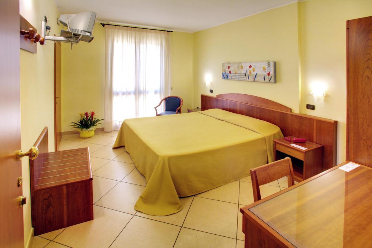 Lo Scacciapensieri Hotel & Restaurant モンテローニ・ディ・レッチェ 部屋 写真