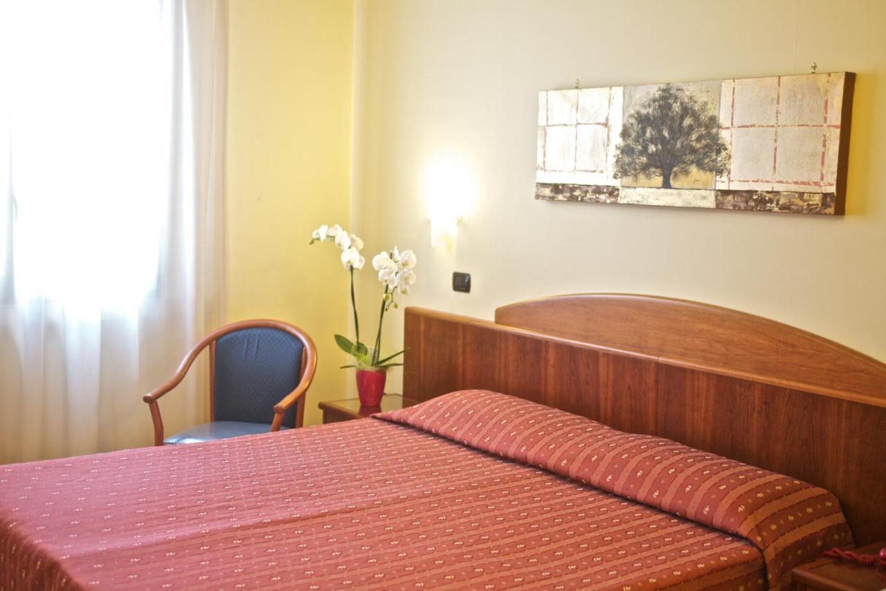 Lo Scacciapensieri Hotel & Restaurant モンテローニ・ディ・レッチェ 部屋 写真